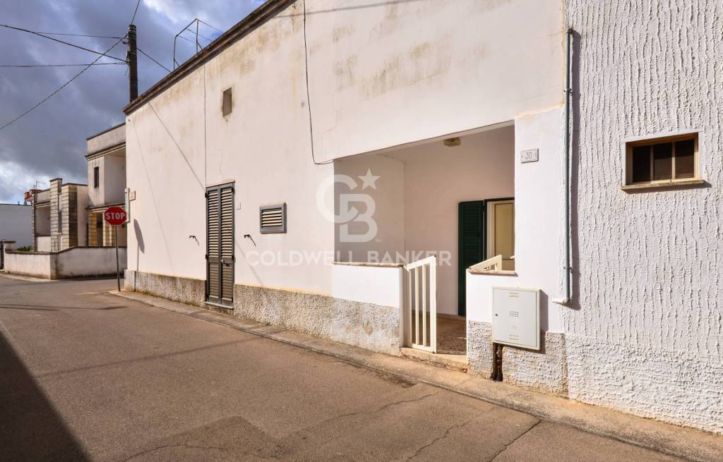 Casa Indipendente in vendita ad Andrano via Alessandro Manzoni