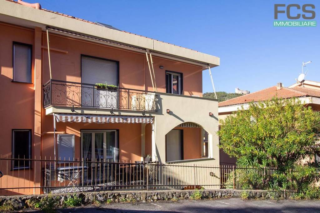 Appartamento in vendita a Finale Ligure via Oddone Pascale, 10
