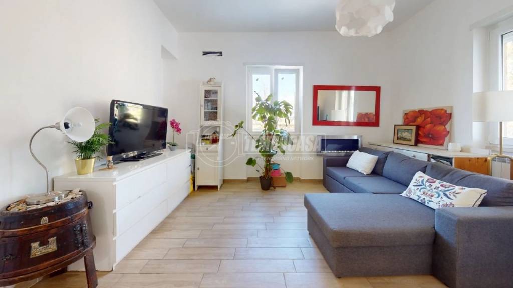 Appartamento in vendita a Roma via di Saponara 9
