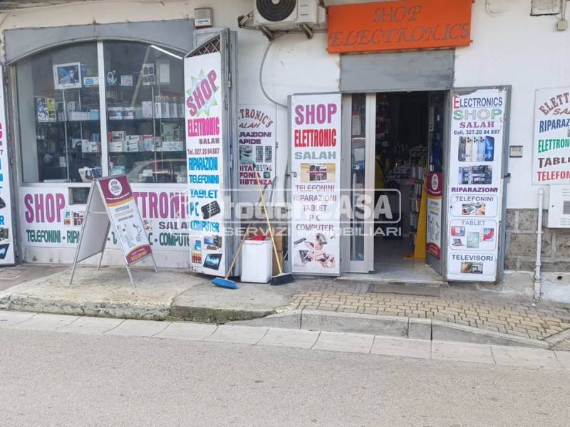 Negozio in vendita a Lusciano via Taranto