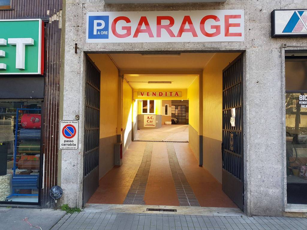 Garage in affitto a Milano viale Enrico Martini, 13