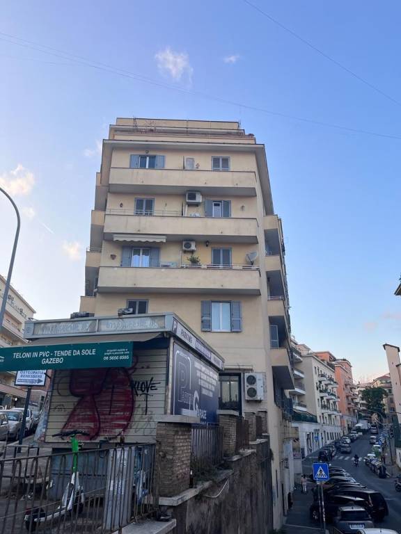 Appartamento in vendita a Roma via Marziale