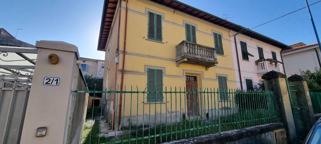 Villa Bifamiliare in vendita a Montevarchi via Alessandro Volta