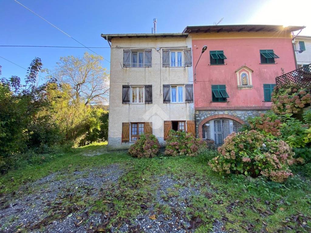 Appartamento in vendita a Montoggio via di creto, 5
