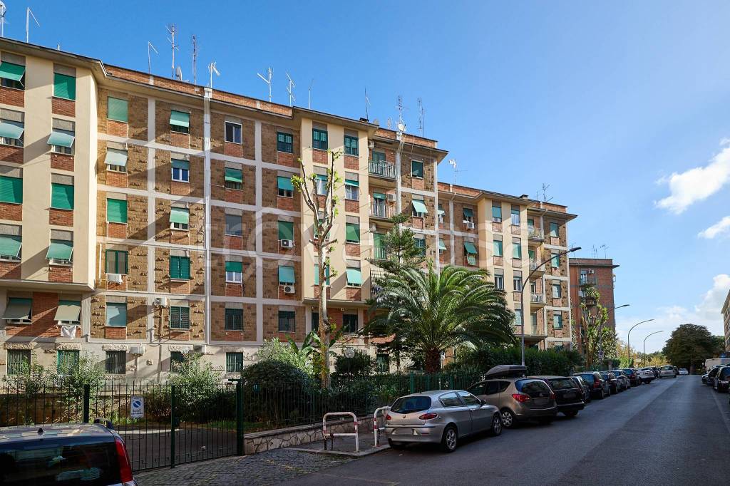 Appartamento in vendita a Roma via Carlo Calisse, 25
