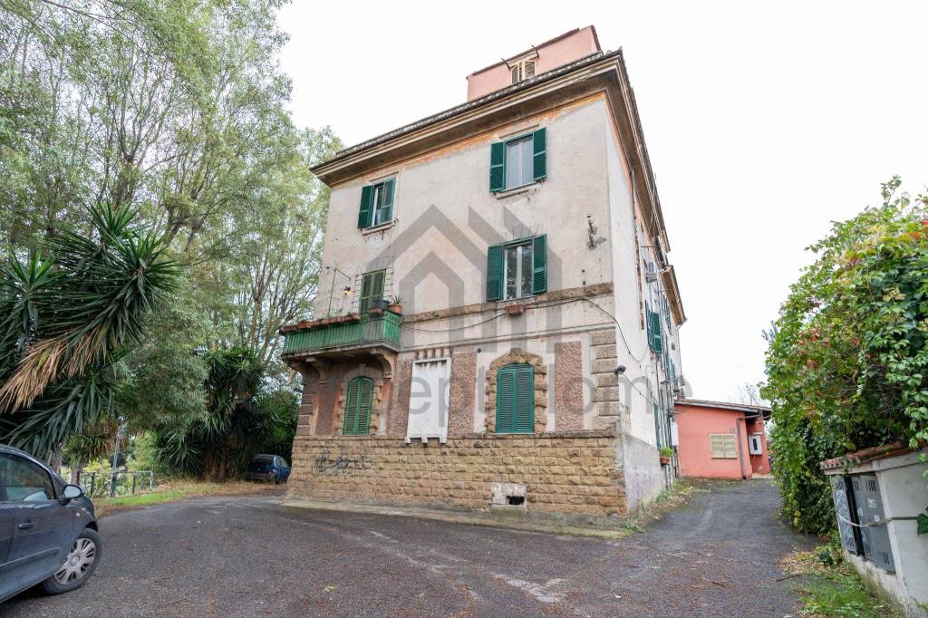 Appartamento in vendita a Roma via Laurentina, 35