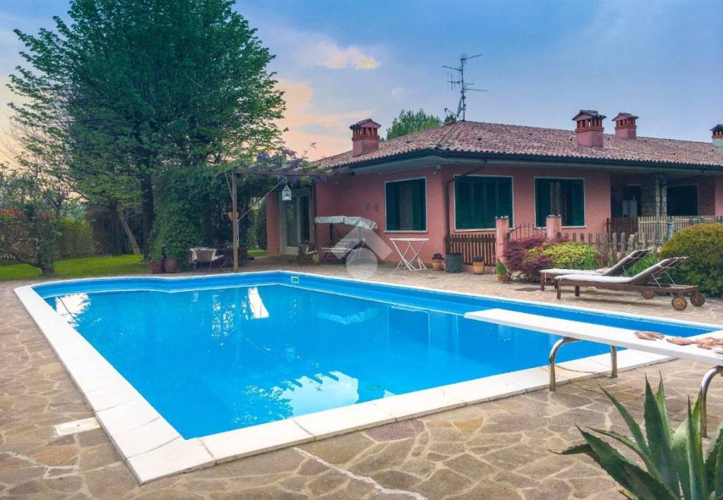 Villa Bifamiliare in vendita a Manerba del Garda via Case Sparse Serraglie, 135