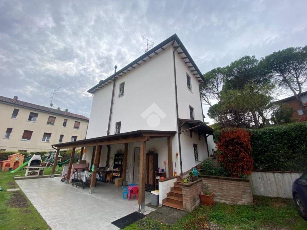 Villa in vendita a Casalfiumanese viale Andrea Costa