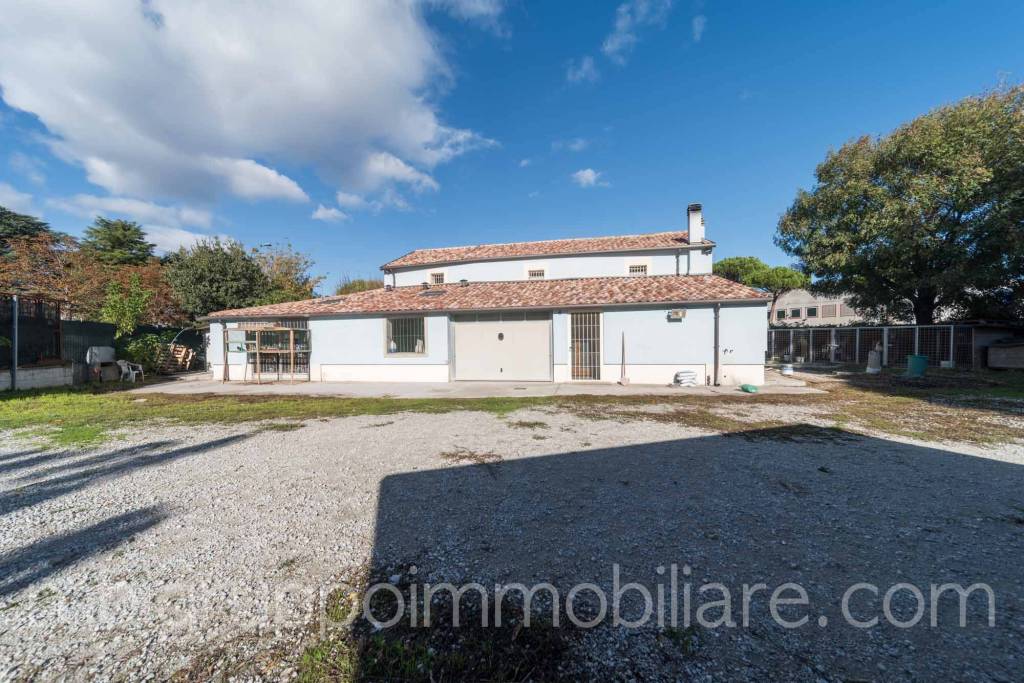 Colonica in vendita a Rimini via Popilia, 86