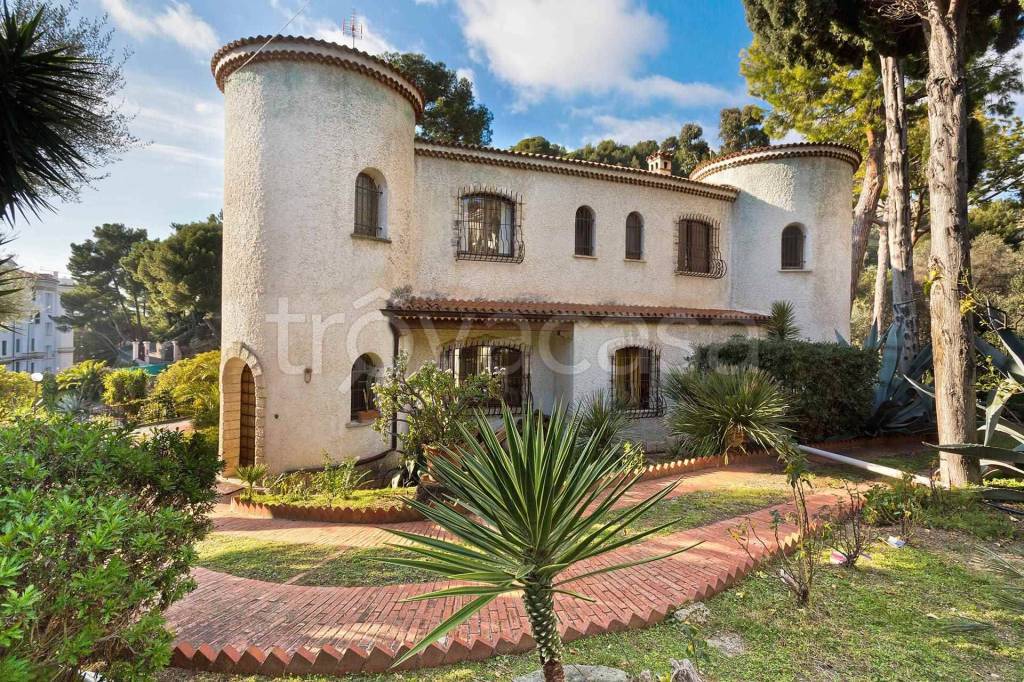 Villa in vendita a Bordighera via Romana