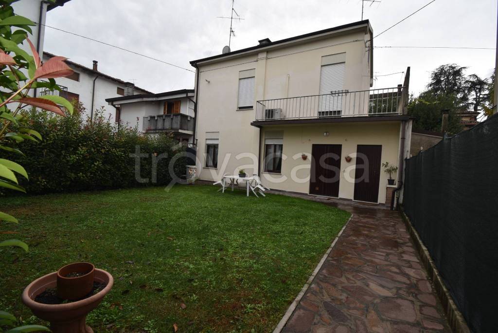Villa in vendita a Guastalla via Trento