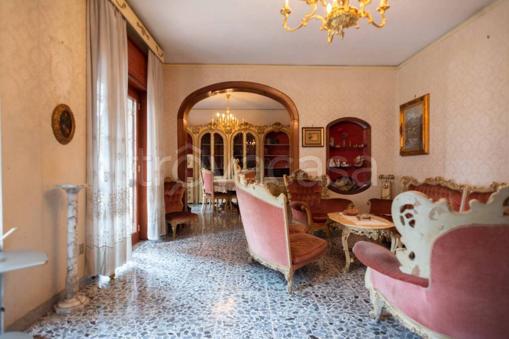 Appartamento in vendita a Napoli via San Domenico, 67