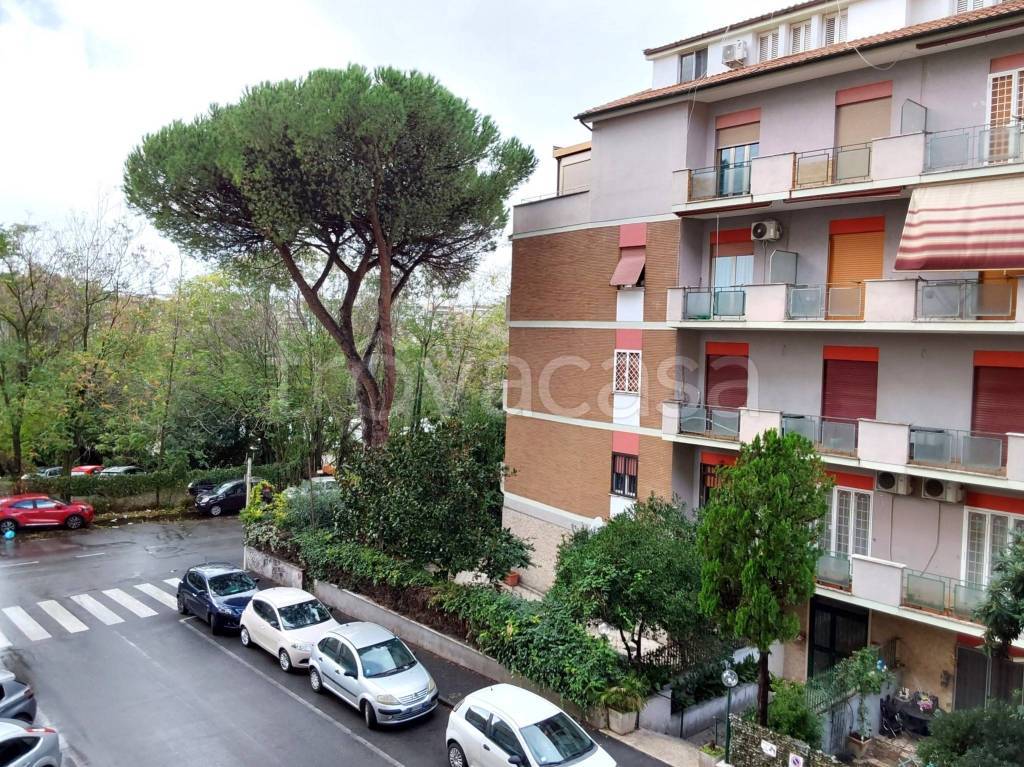 Appartamento in vendita a Roma via dei Durantini