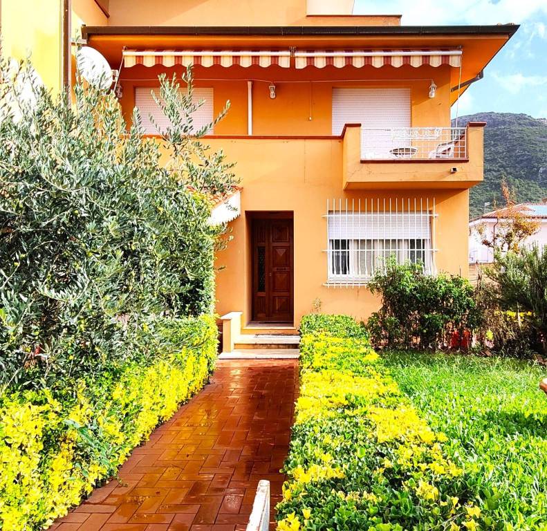 Villa a Schiera in vendita a Vicopisano via suor alma