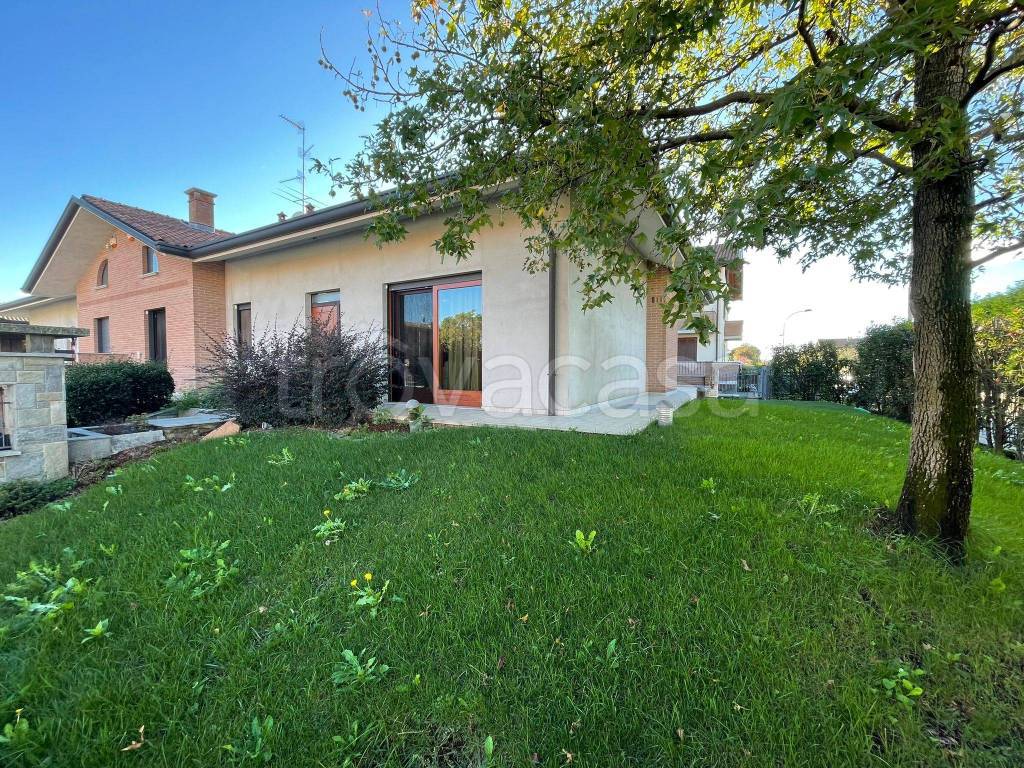 Villa Bifamiliare in vendita a Dairago via Salvo d'Acquisto