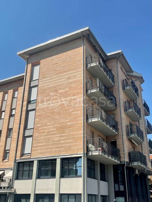 Appartamento in vendita a Luino corso 25 Aprile