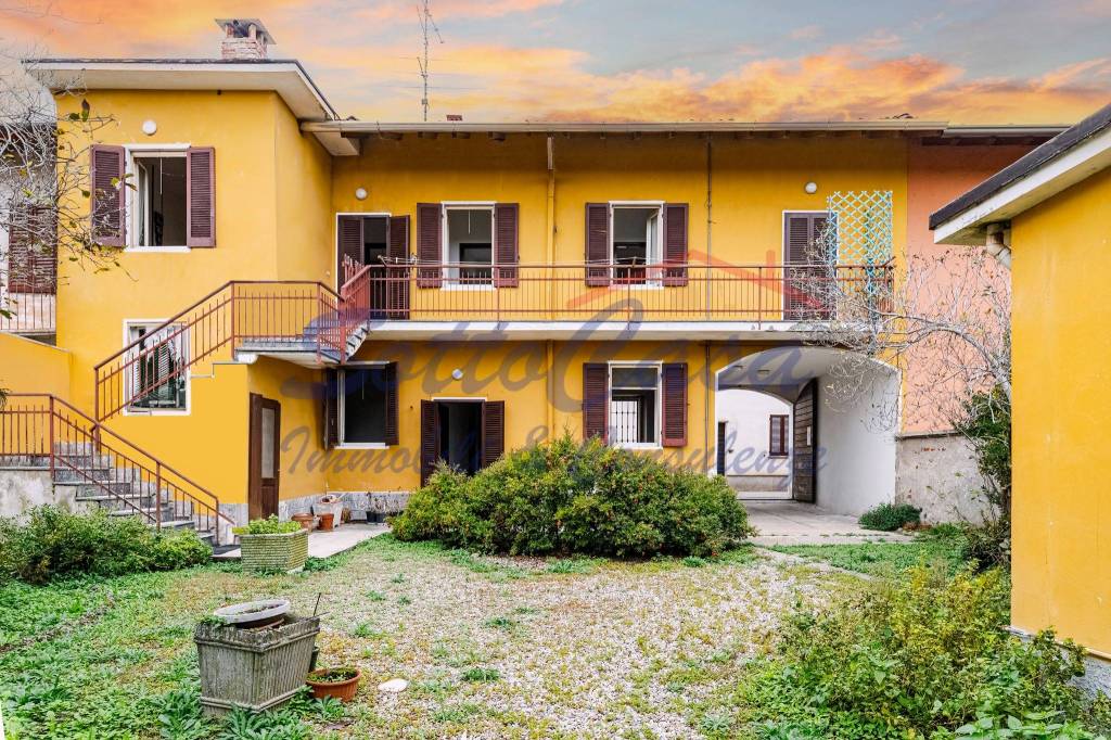 Casale in vendita a Cuggiono via Ticino, 35/37