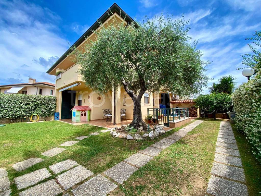 Villa in vendita a Sabaudia via Venezia