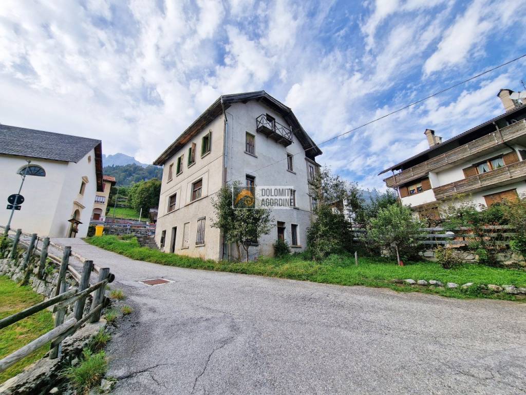 Casa Indipendente in vendita a Voltago Agordino via Villa