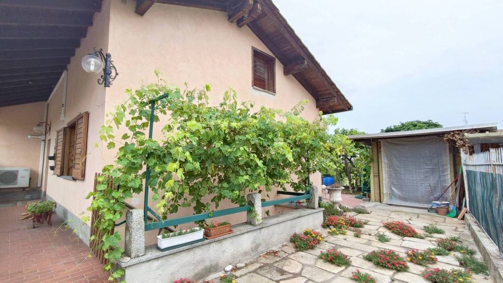 Villa in vendita a Cassolnovo via Lavatelli, 46