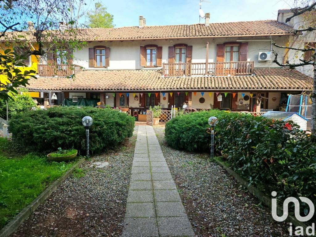Villa in vendita a Motta de' Conti via gioacchino deambrogio, 11