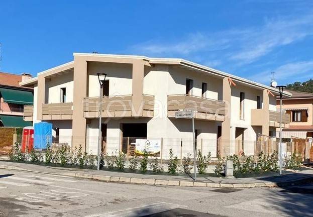 Villa Bifamiliare in vendita a Torreglia via Sandro Pertini