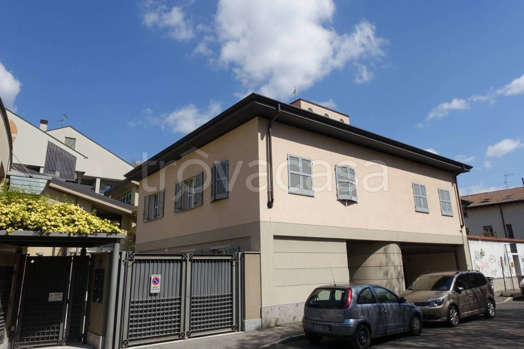 Appartamento in vendita a Monza via Antonio Stoppani, 1