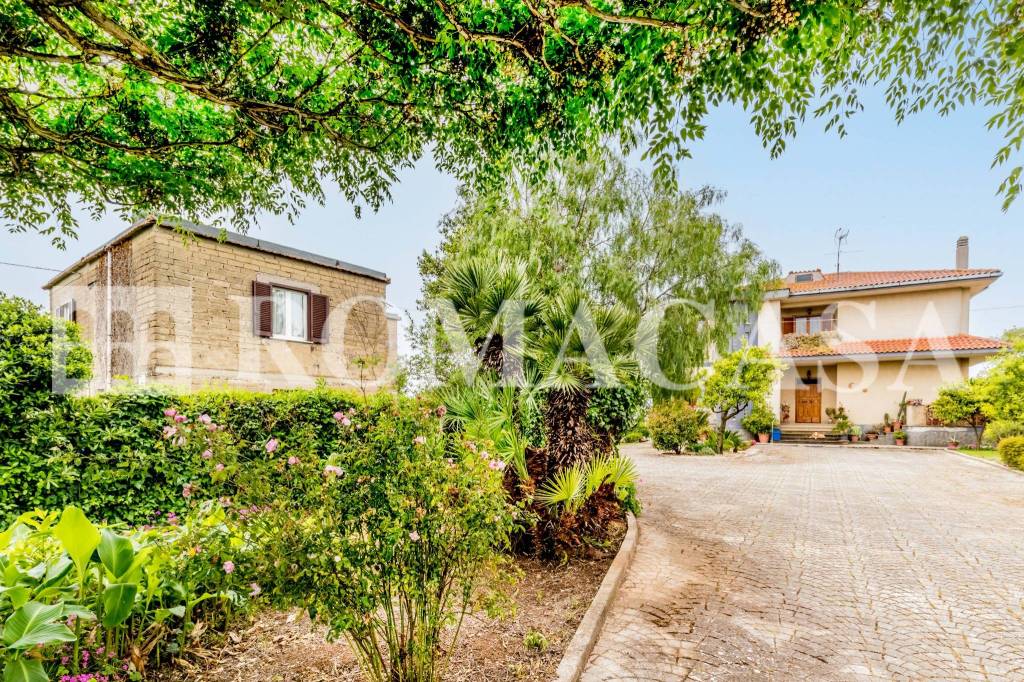 Villa in vendita ad Aprilia via Torre Bruna