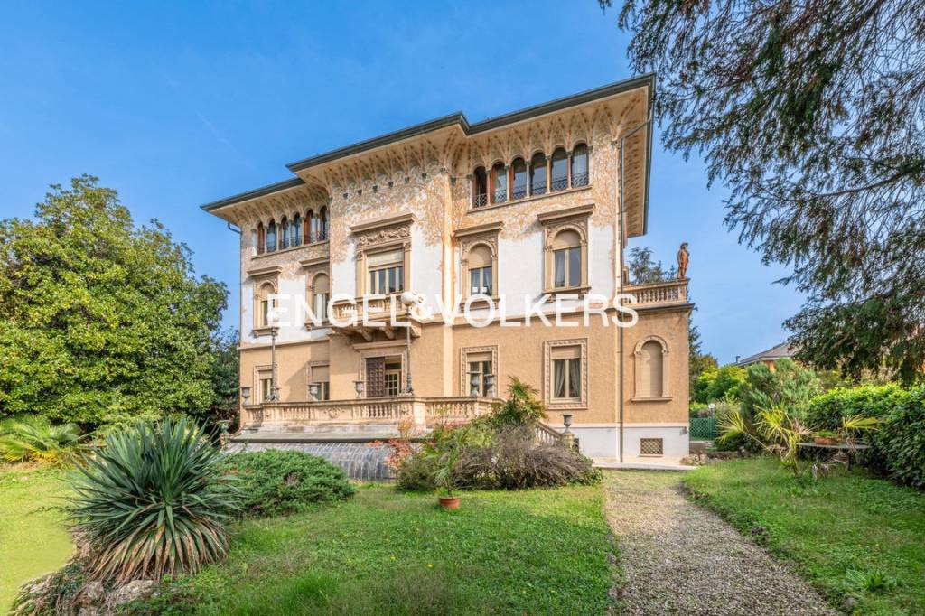 Villa in vendita a Cusano Milanino piazza Flora, 1
