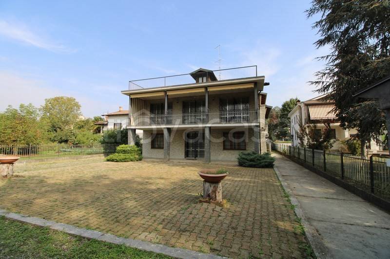 Villa in vendita a Bra via Principi di Piemonte, 55