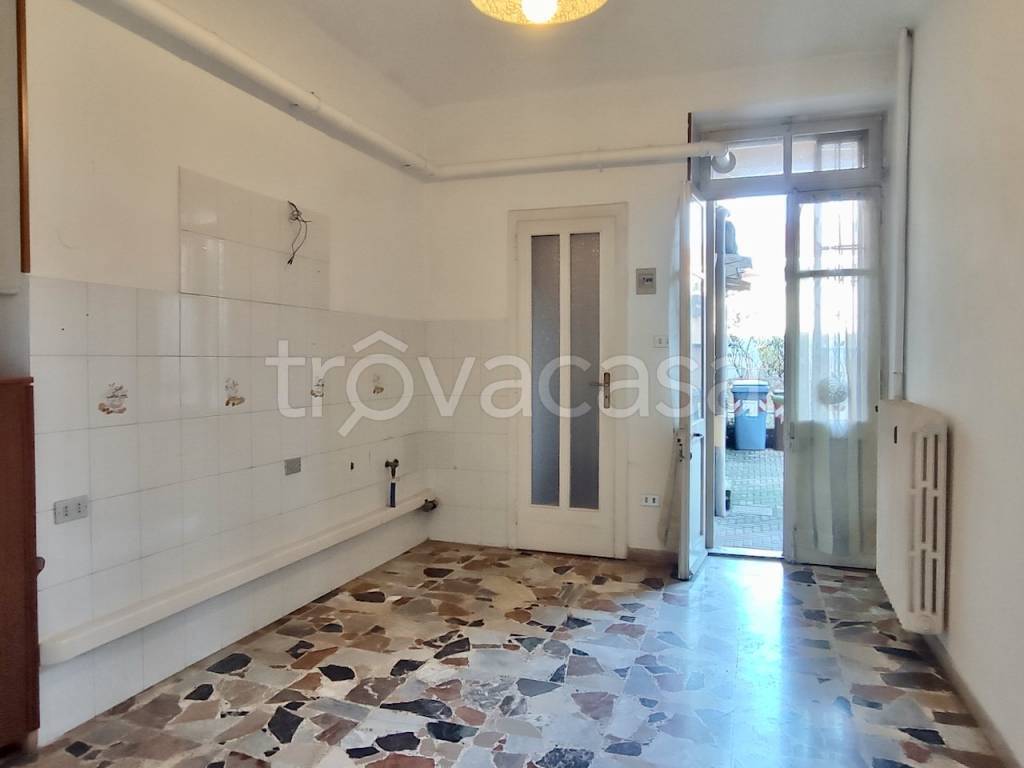 Appartamento in vendita a Moncalieri via Fratelli Cairoli, 11