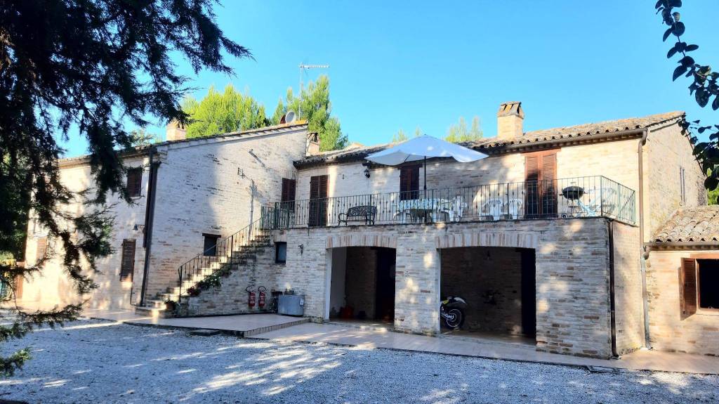 Villa Bifamiliare in in vendita da privato a Fermo contrada Monte Rosato, 5