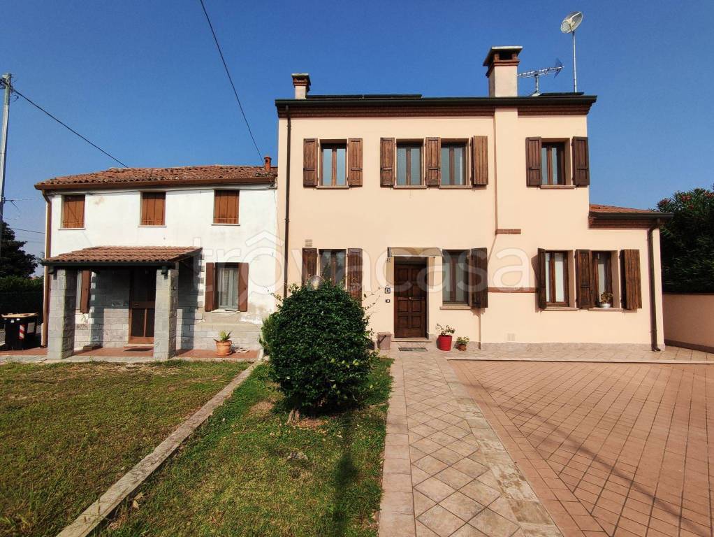 Villa in in vendita da privato a Rovigo via Volturno, 42