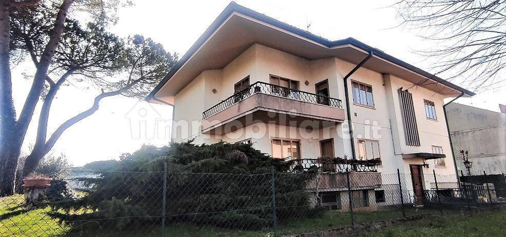 Villa Bifamiliare in vendita a Udine via Martignacco