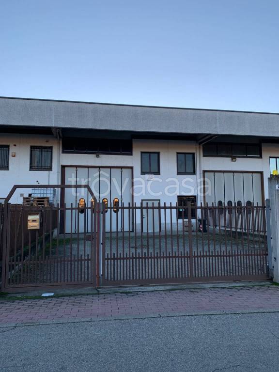 Capannone Industriale in in vendita da privato a Bra via San Giuseppe Cafasso, 20
