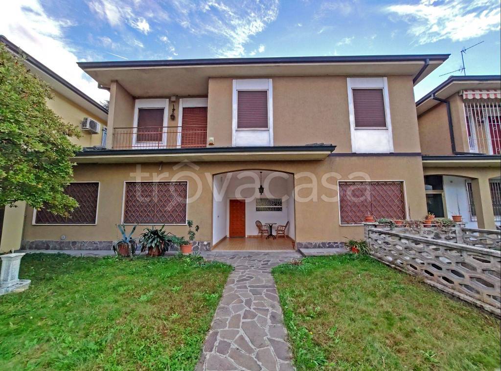 Villa in in vendita da privato a San Giuliano Milanese via Francesco Petrarca, 9