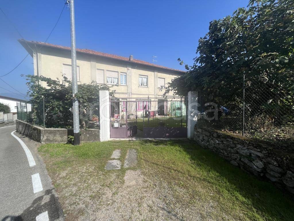Villa in vendita a Cadrezzate con Osmate via Guglielmo Marconi