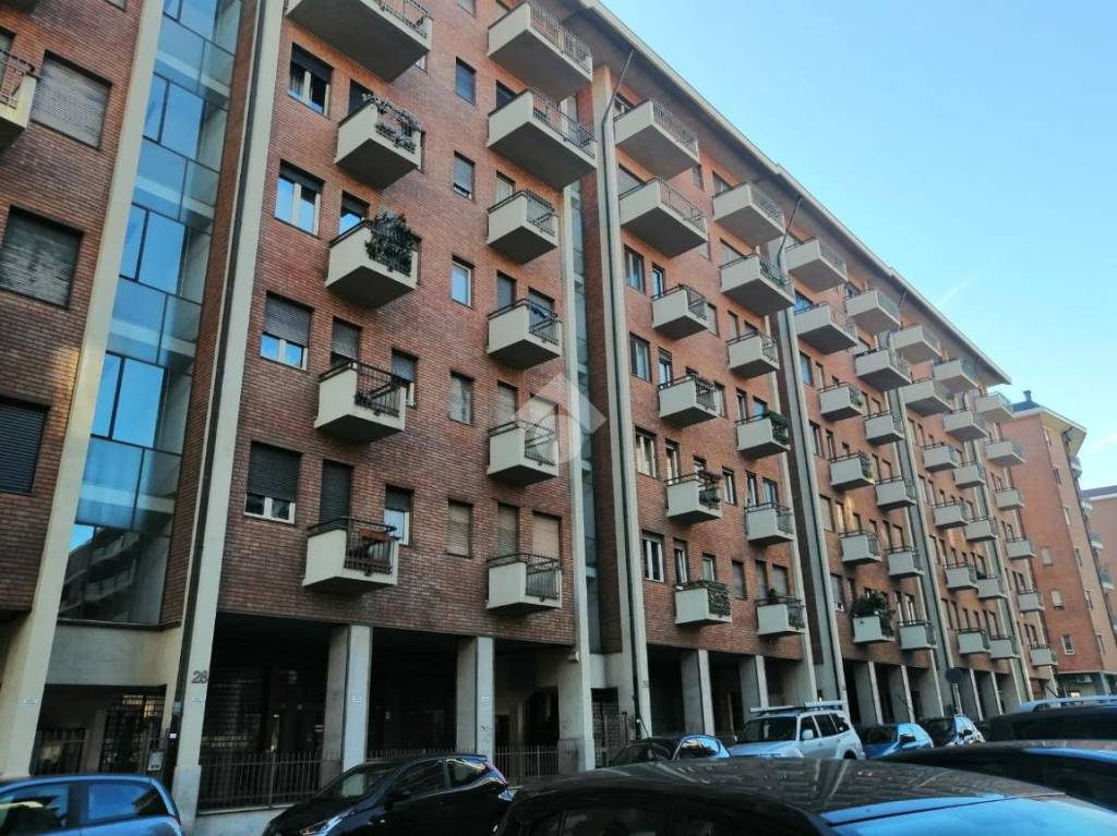 Negozio in affitto a Torino via Millefonti, 28