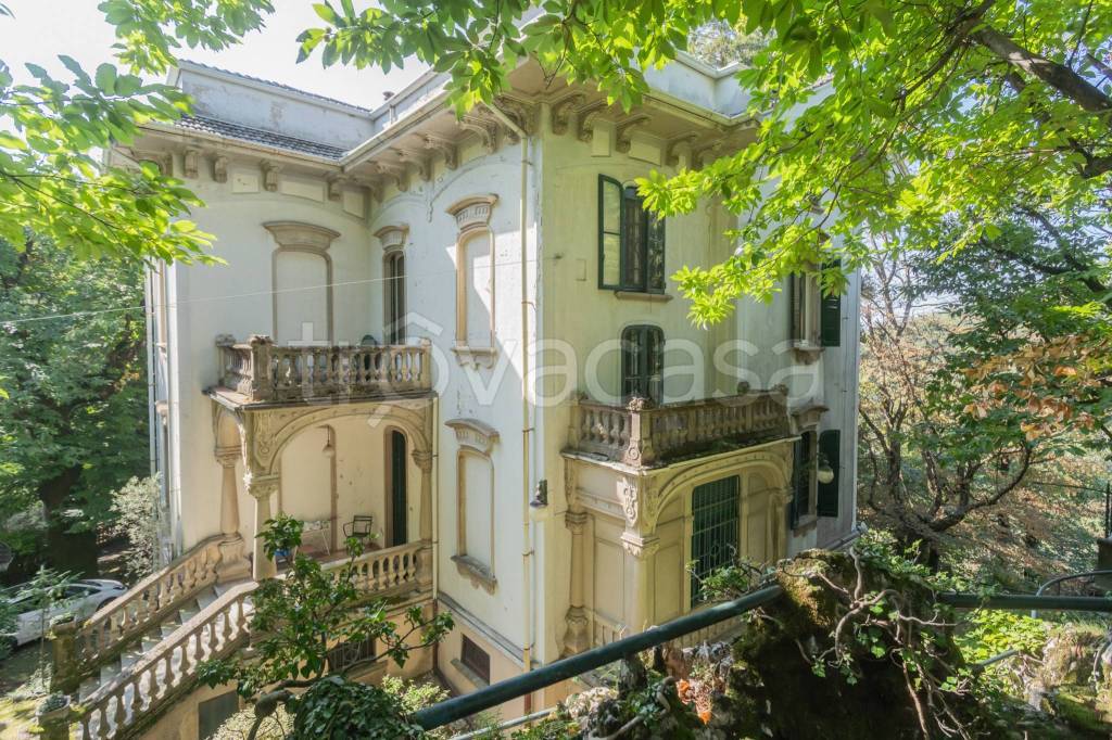 Villa in vendita a Varese via Campo dei Fiori