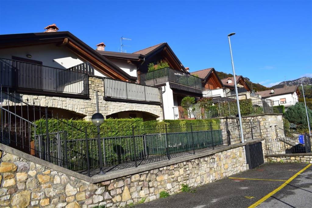 Appartamento in vendita a Serina via Monte Zucco