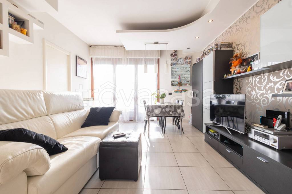 Appartamento in vendita a Legnano via Ciro Menotti, 22