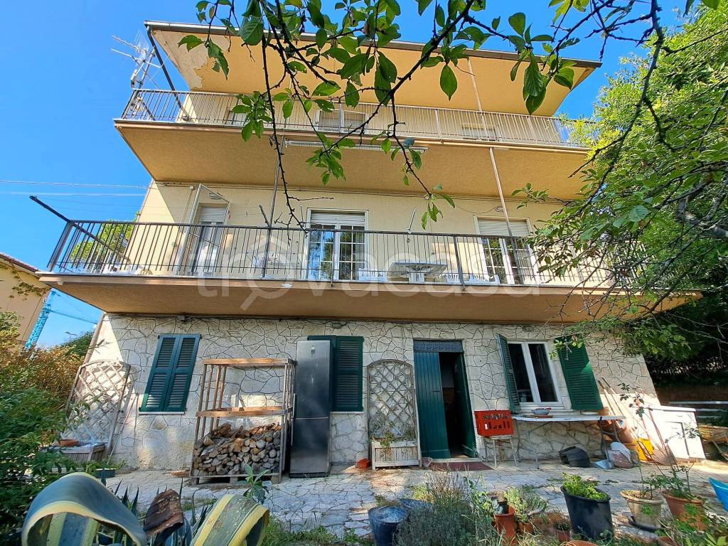 Villa Bifamiliare in vendita a Macerata via Cincinelli, 96