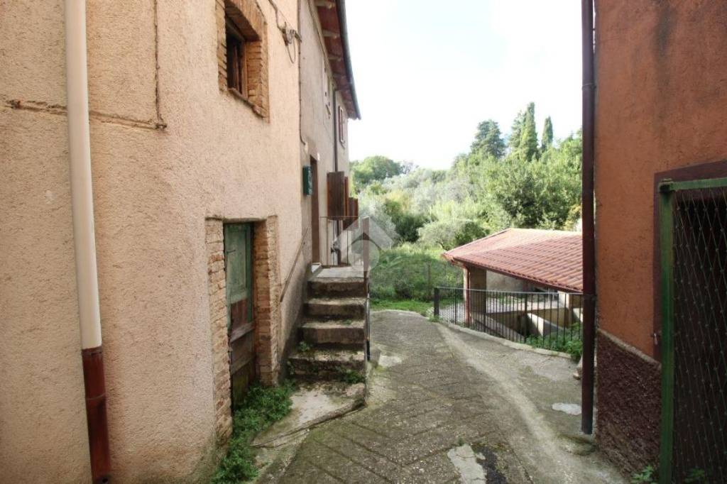 Appartamento in vendita a Torricella in Sabina via fonte