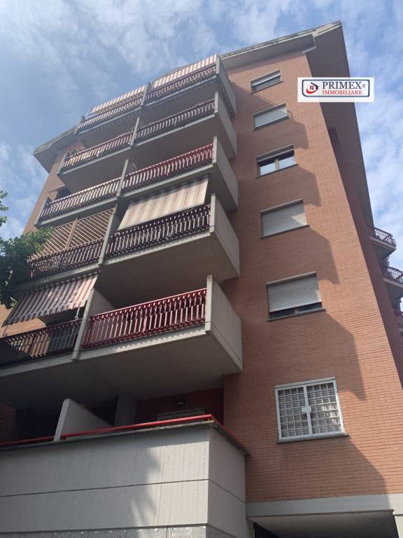 Appartamento in vendita a Roma via Siviglia
