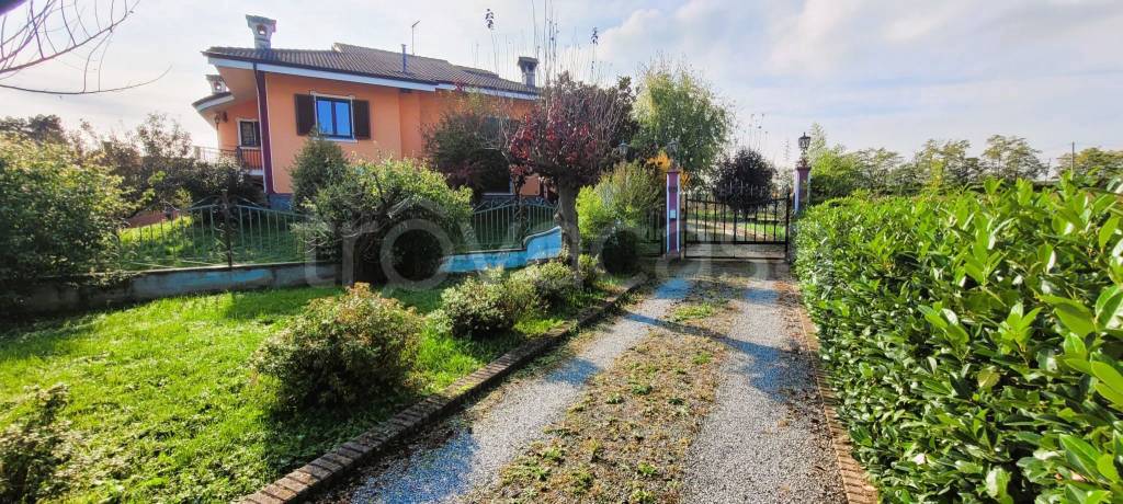 Villa in vendita a Bra strada Falchetto, 107