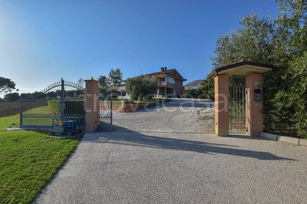 Villa Bifamiliare in vendita a Monterubbiano via Abbadia, 121