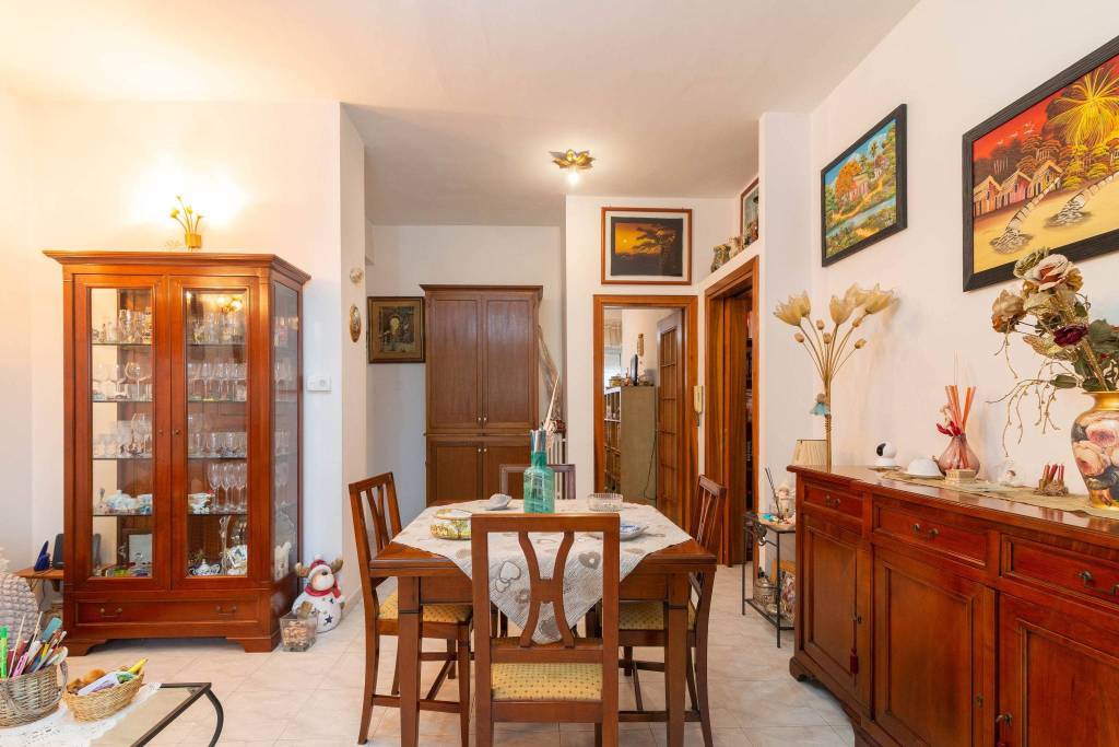 Appartamento in vendita a Roma via Olanda