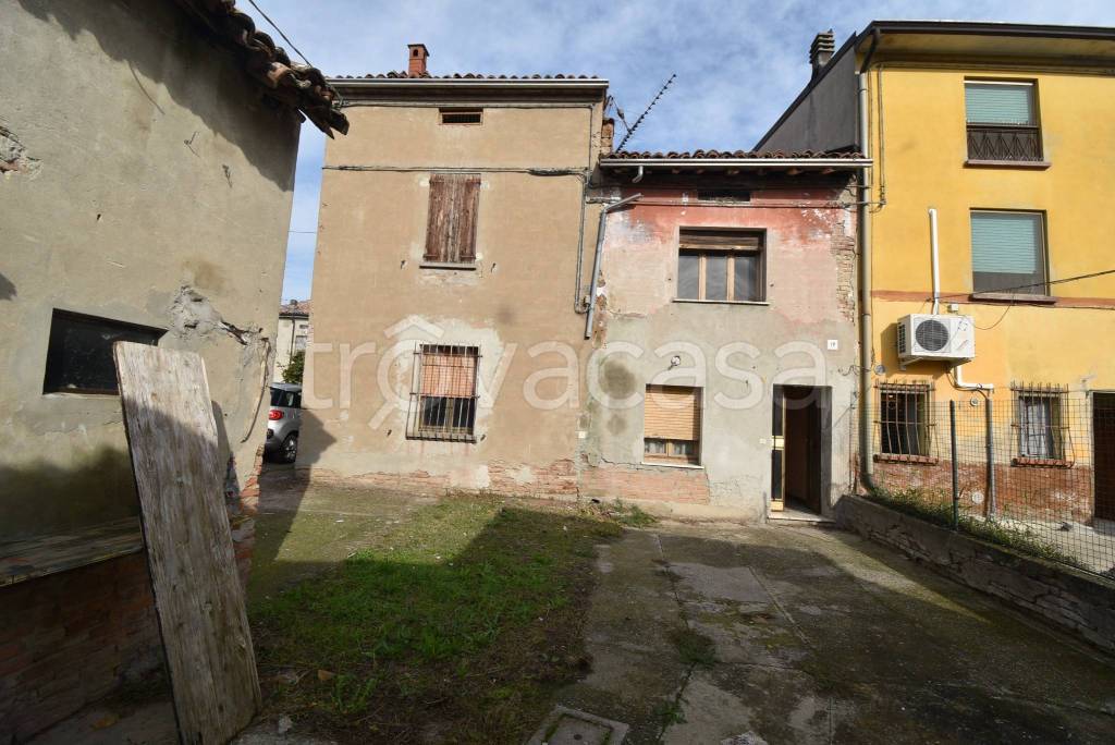 Casa Indipendente in vendita a Gualtieri via Scaglioni, 23