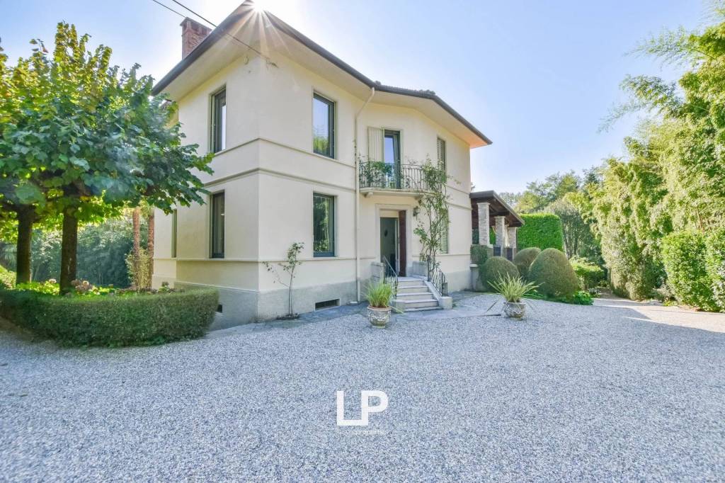 Villa in vendita a Barasso via Ferdinando Rossi, 32
