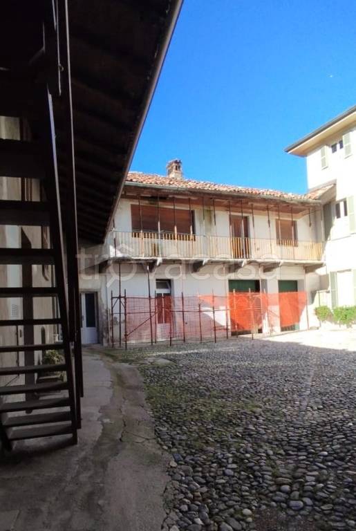Casa Indipendente in vendita a Pusiano via Giuseppe Garibaldi
